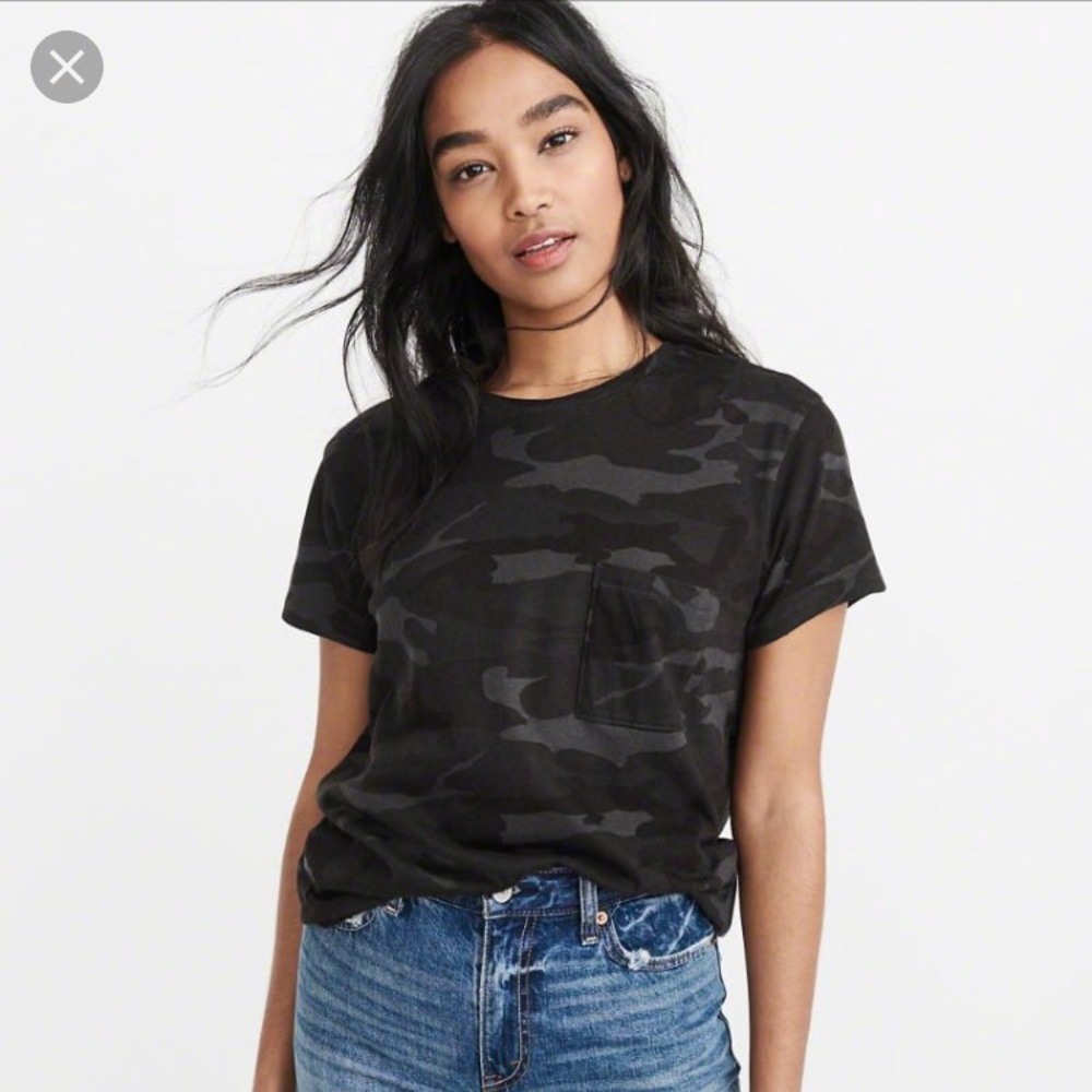 NWT A&F BF Tee Black Camo XS